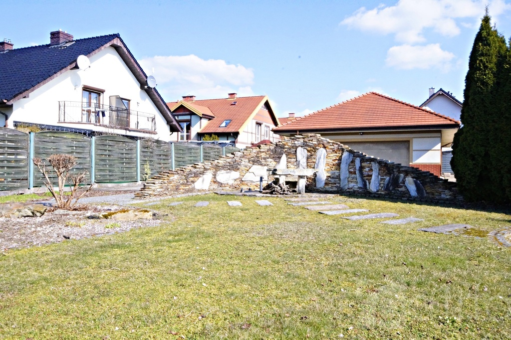 Dom 240m2 2 mieszkania plus budynek usługowy (21)