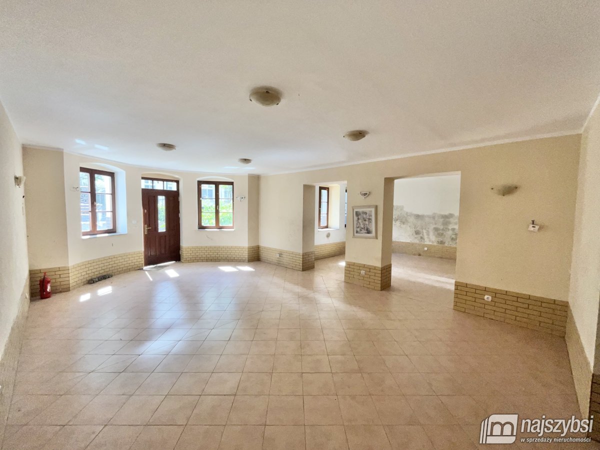 Świnoujście - Duży inwestycyjny lokal w centrum (1)