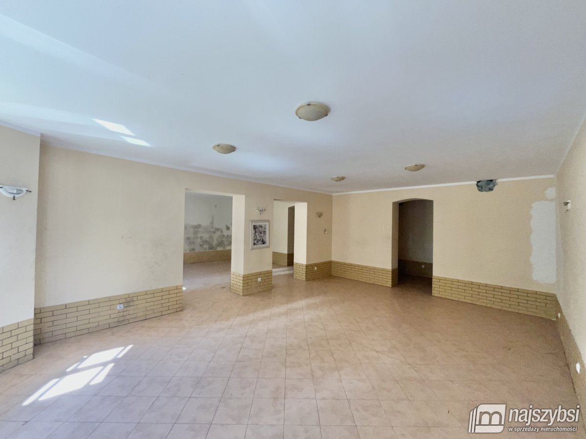 Świnoujście - Duży inwestycyjny lokal w centrum (2)