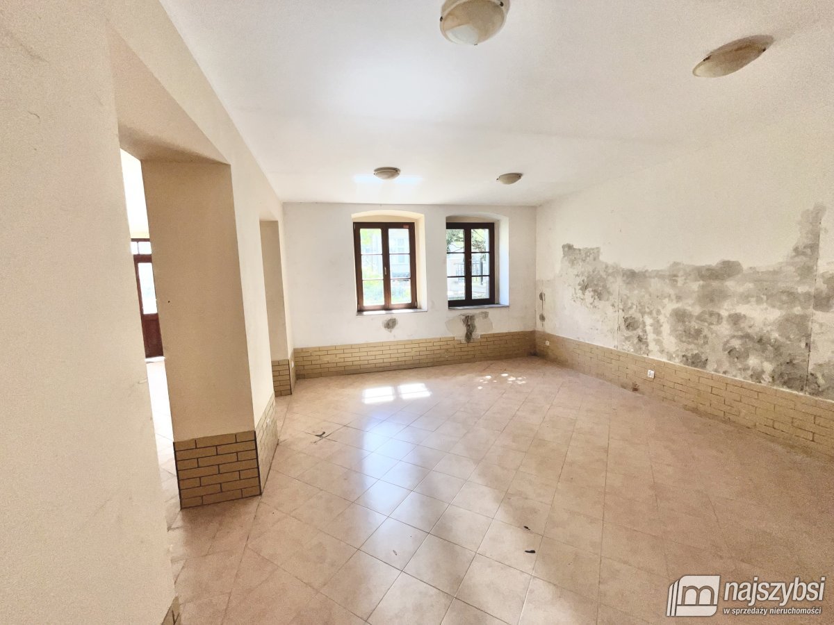Świnoujście - Duży inwestycyjny lokal w centrum (3)