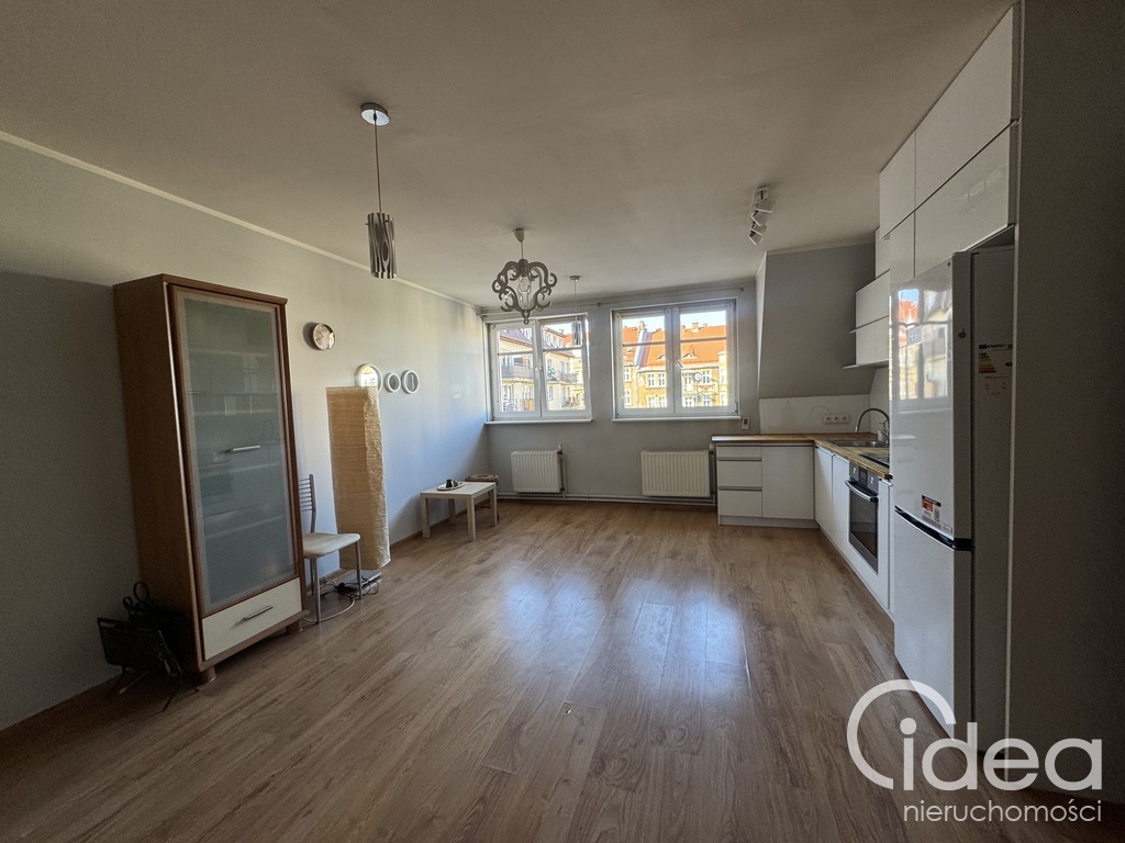 Mieszkanie dwupoziomowe, 64m2, 3 pokoje, Centrum (5)