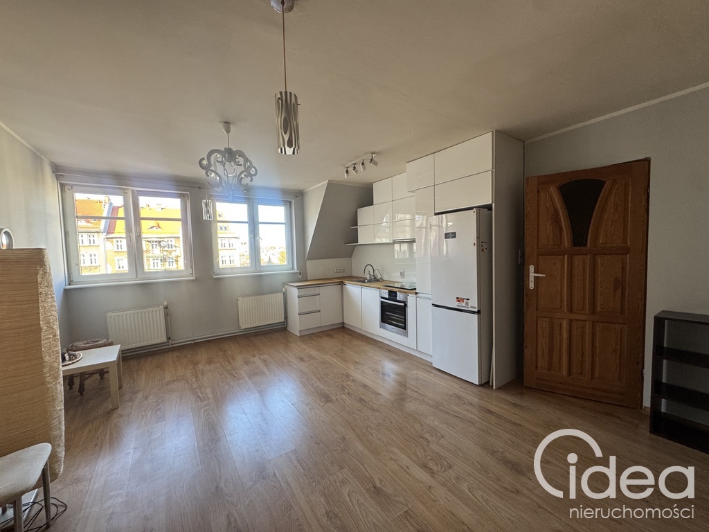 Mieszkanie dwupoziomowe, 64m2, 3 pokoje, Centrum (4)