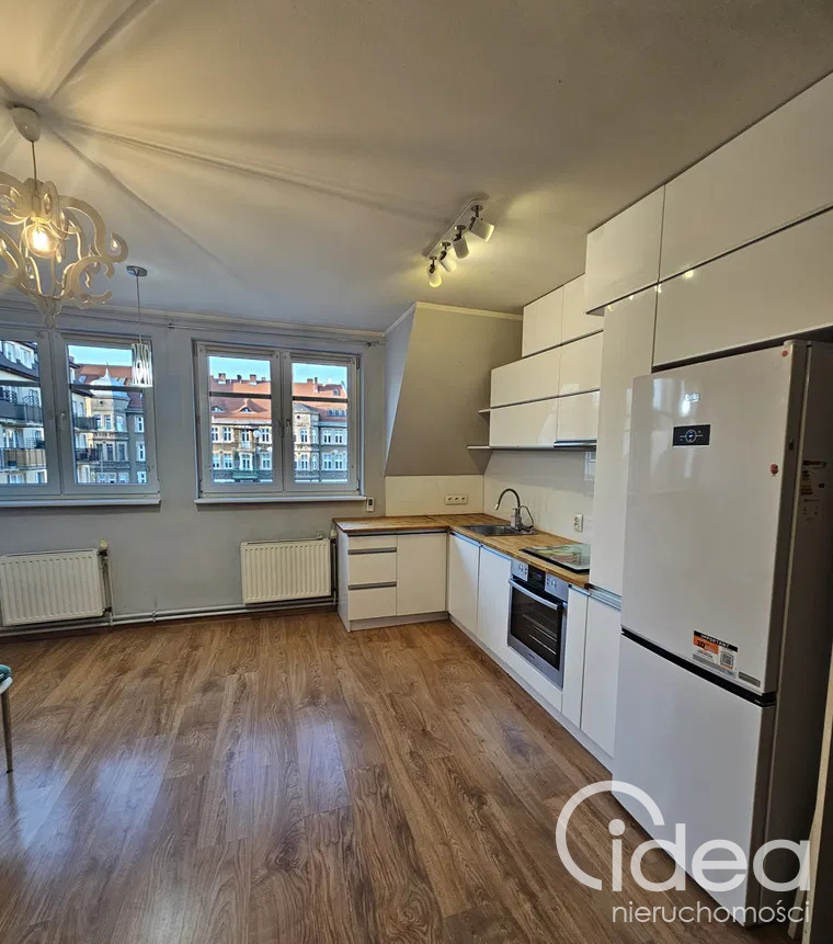 Mieszkanie dwupoziomowe, 64m2, 3 pokoje, Centrum (2)