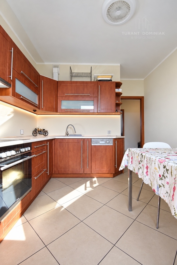 Umeblowany apartament z dużym balkonem (2)