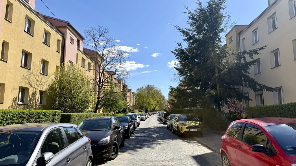 Na sprzedaż mieszkanie 5 pokojowe ul. Ratajczaka (27)