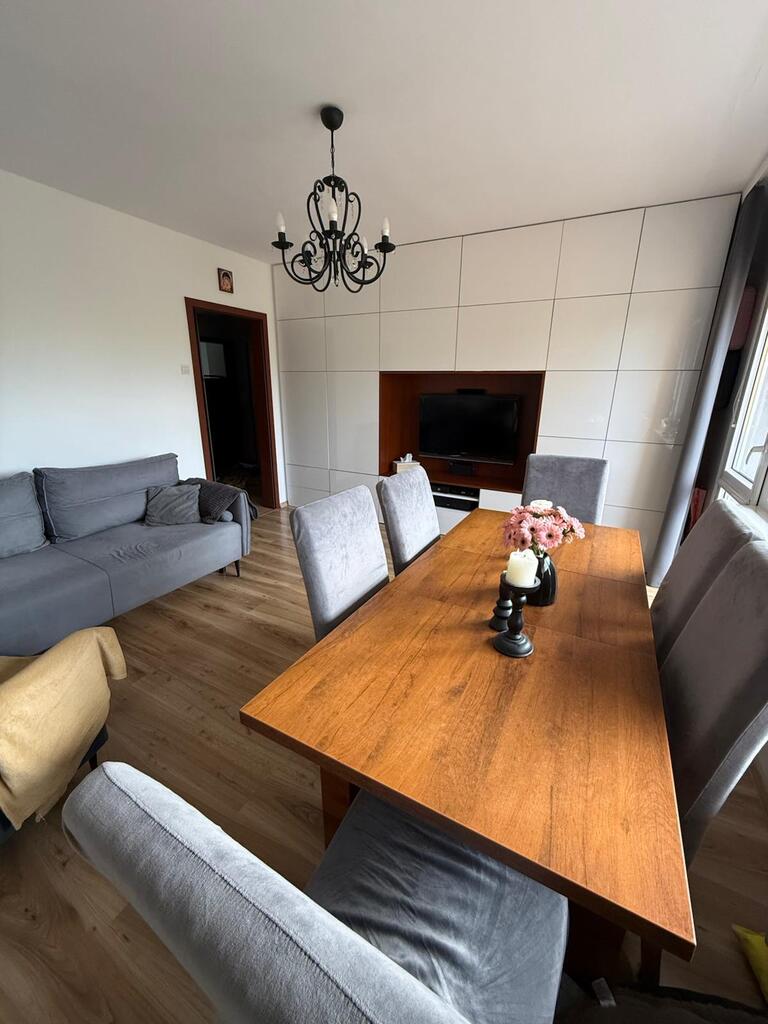 3 pokoje, klimatyzacja, balkon z markizą, Police (3)