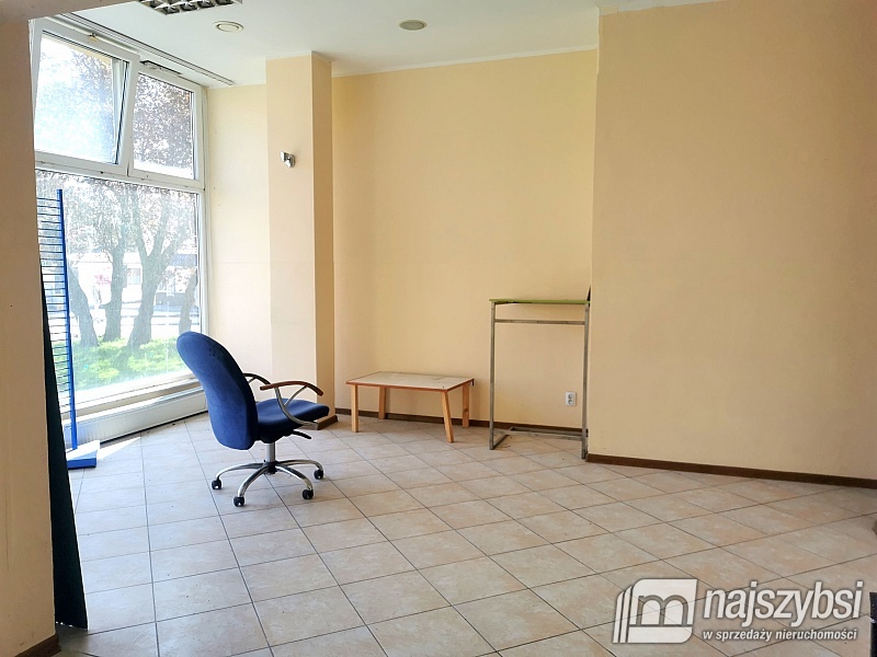 ***Duży lokal w centrum Kamienia Pomorskiego*** (1)