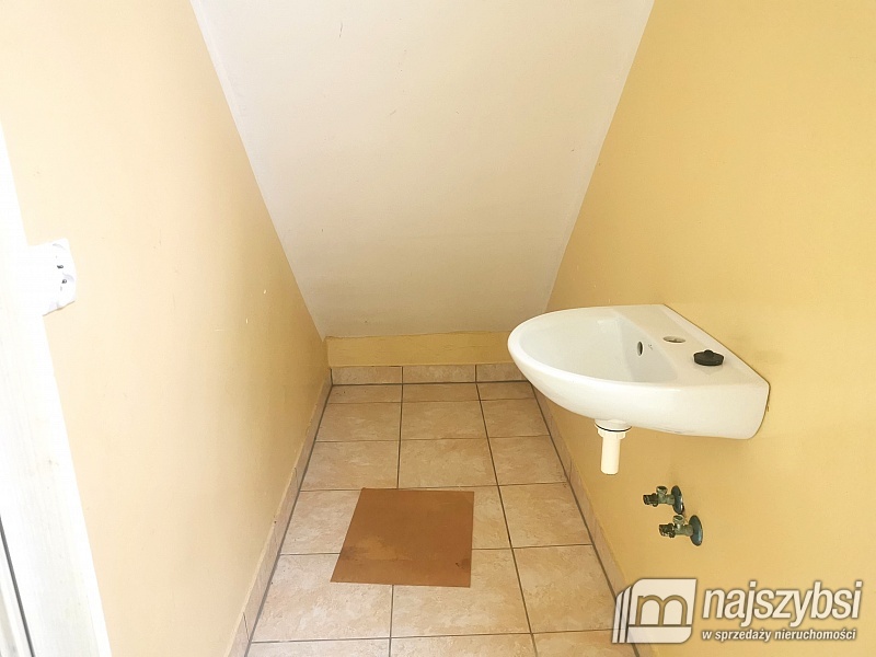 ***Duży lokal w centrum Kamienia Pomorskiego*** (10)