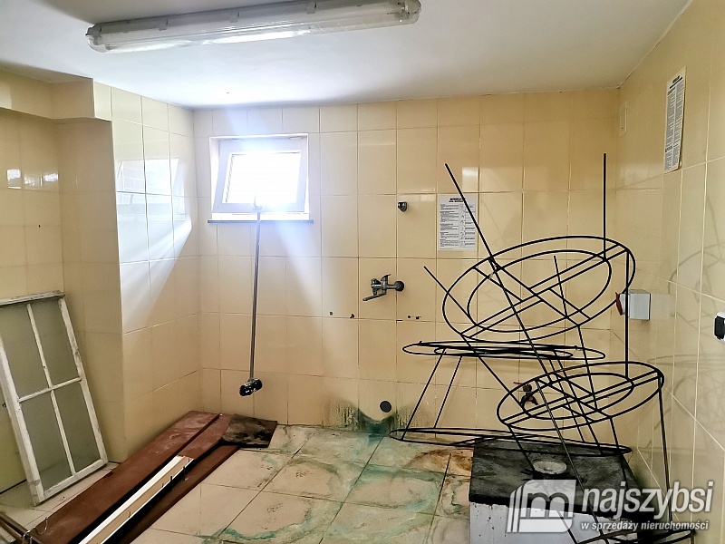 ***Duży lokal w centrum Kamienia Pomorskiego*** (12)
