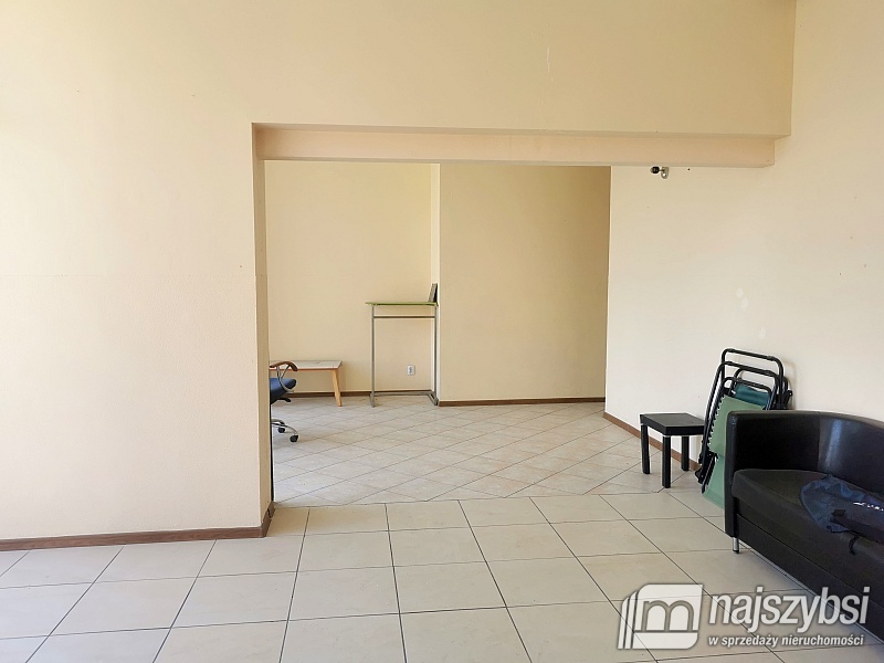 ***Duży lokal w centrum Kamienia Pomorskiego*** (3)