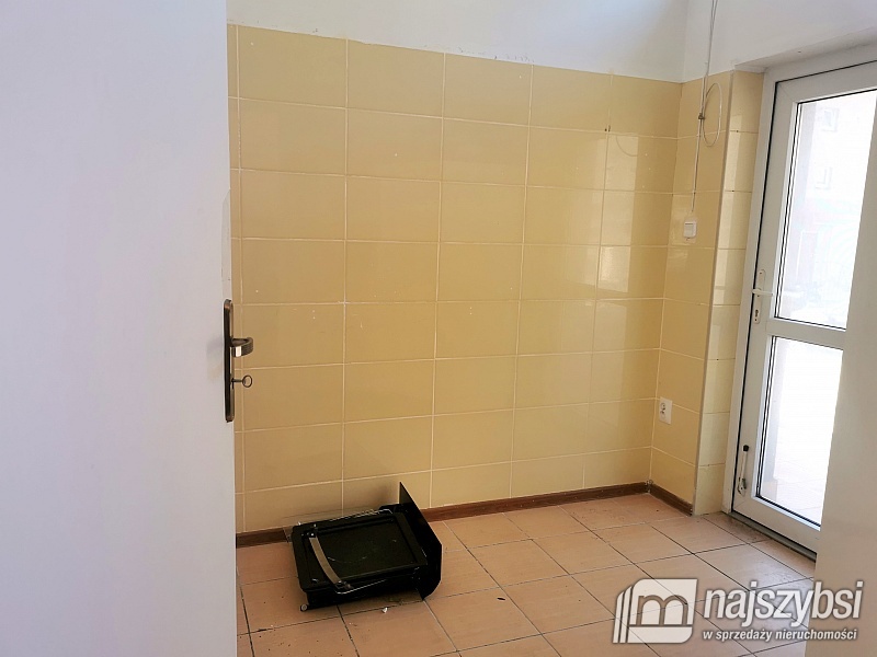 ***Duży lokal w centrum Kamienia Pomorskiego*** (6)