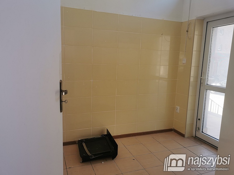 ***Duży lokal w centrum Kamienia Pomorskiego*** (7)