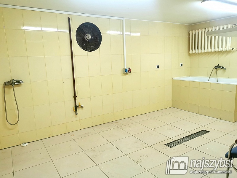 ***Duży lokal w centrum Kamienia Pomorskiego*** (8)