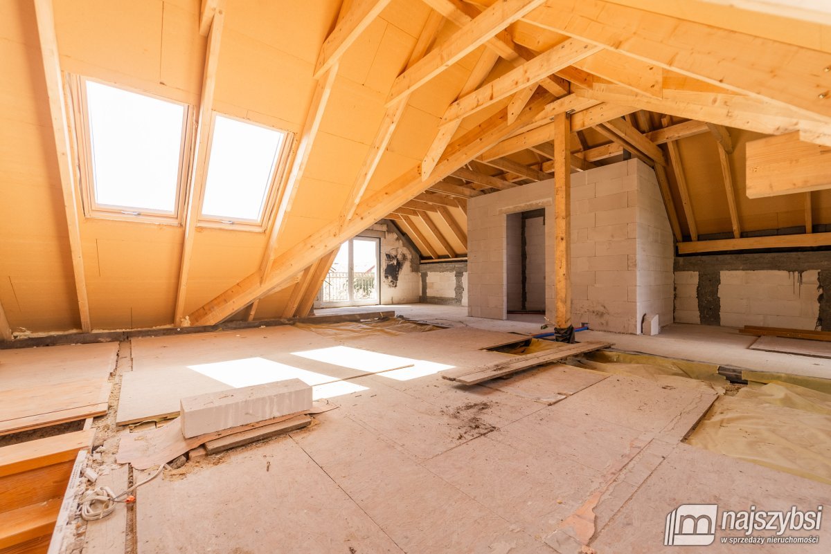 Załom - Rozbudowany bliźniak 124m2 + budynek 25m2 (17)