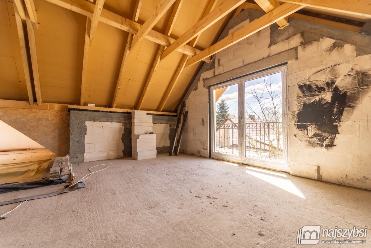 Załom - Rozbudowany bliźniak 124m2 + budynek 25m2 (18)