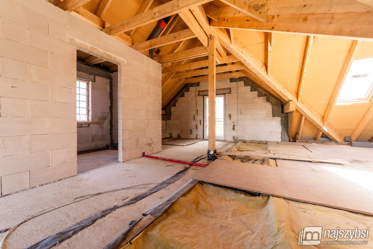 Załom - Rozbudowany bliźniak 124m2 + budynek 25m2 (20)