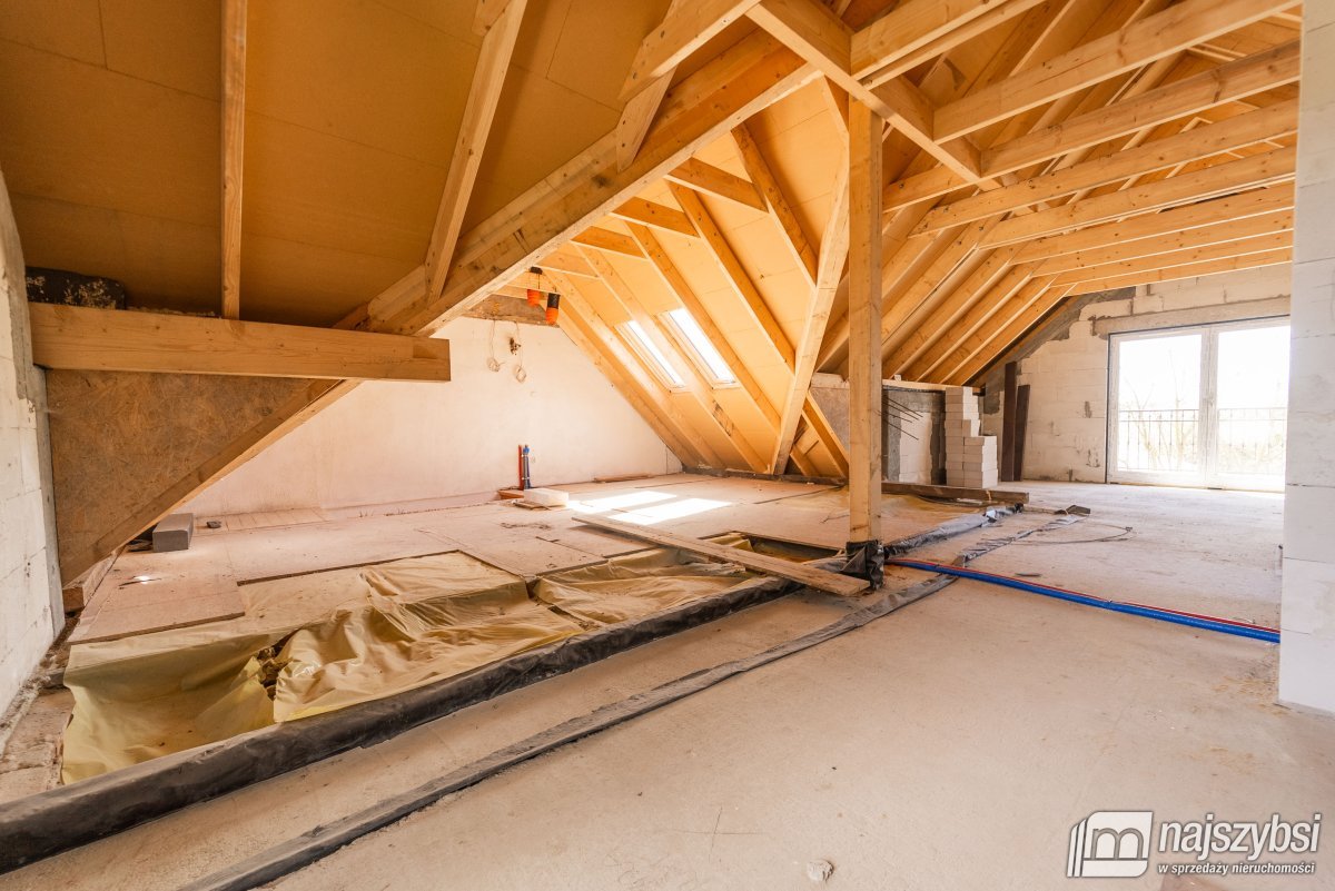 Załom - Rozbudowany bliźniak 124m2 + budynek 25m2 (22)