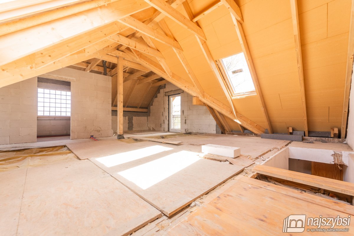 Załom - Rozbudowany bliźniak 124m2 + budynek 25m2 (23)