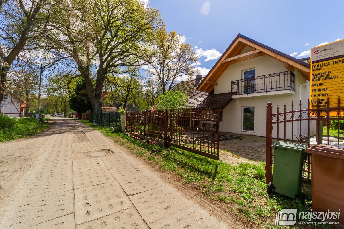 Załom - Rozbudowany bliźniak 124m2 + budynek 25m2 (30)