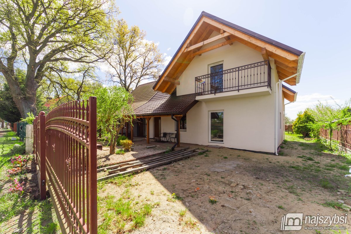 Załom - Rozbudowany bliźniak 124m2 + budynek 25m2 (37)