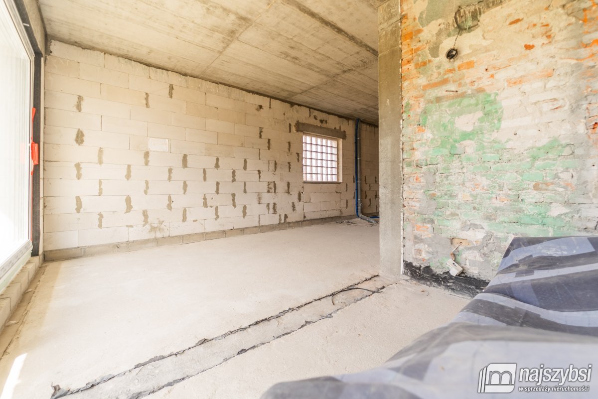 Załom - Rozbudowany bliźniak 124m2 + budynek 25m2 (8)