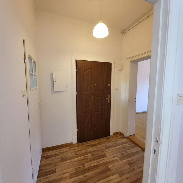 Na sprzedaż 2 pokojowe mieszkanie z ogrodem. (9)