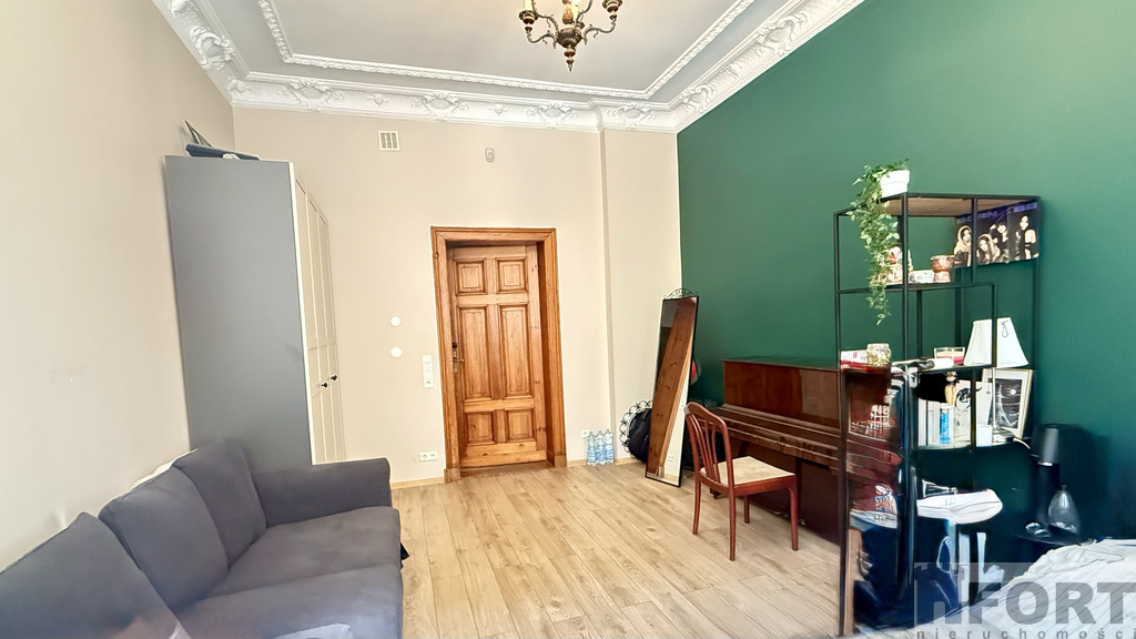 Lokal biurowy z opcją samodzielnej kawalerki (5)