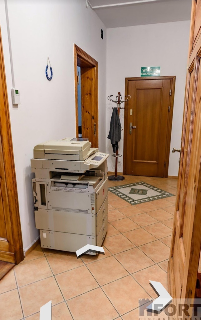 Lokal biurowy z opcją samodzielnej kawalerki (8)