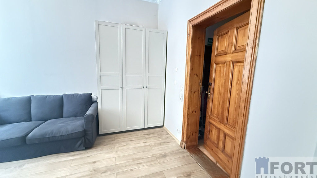 Lokal biurowy z opcją samodzielnej kawalerki (10)