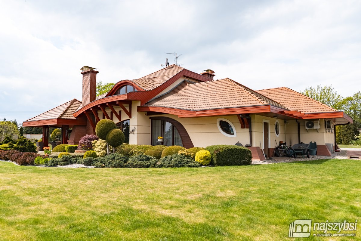 TRZEBIATÓW-NIEZWYKŁA POSIADŁOŚĆ ZE STAWEM ZACISZE  (2)