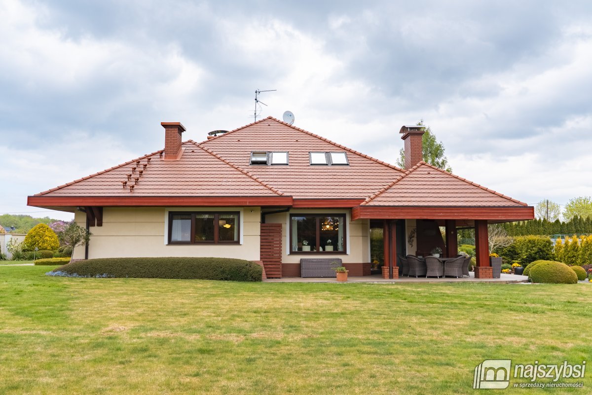 TRZEBIATÓW-NIEZWYKŁA POSIADŁOŚĆ ZE STAWEM ZACISZE  (36)