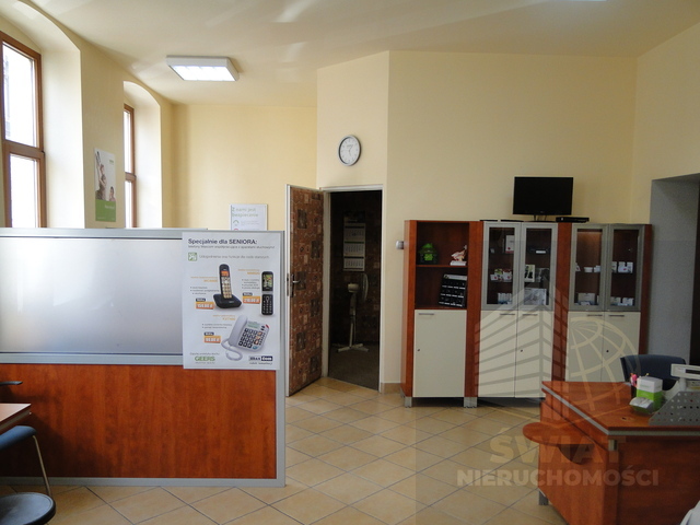 Do wynajęcia lokal w centrum . (2)