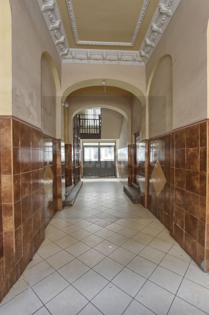Lokal na sprzedaż - przestrzeń i potencjał (11)