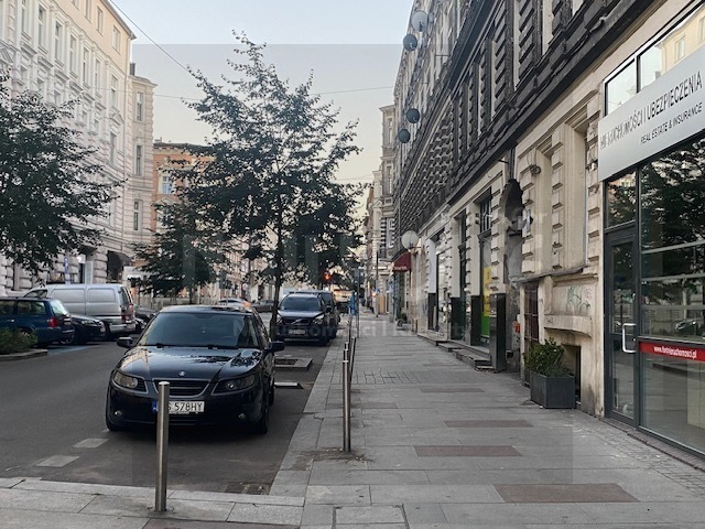 Lokal na sprzedaż - przestrzeń i potencjał (13)