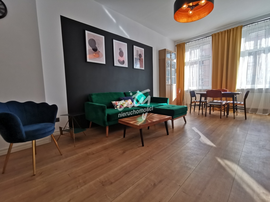 Centrum! 3 pokoje, balkon, osobna kuchnia! (3)