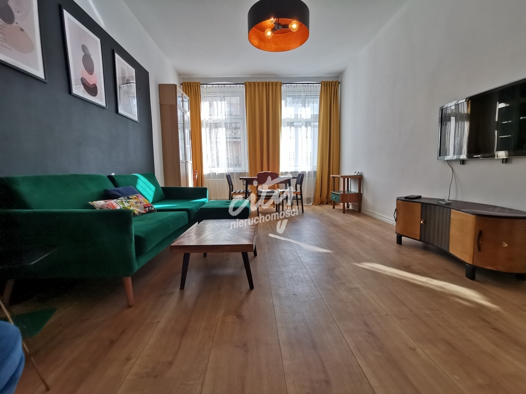 Centrum! 3 pokoje, balkon, osobna kuchnia! (2)