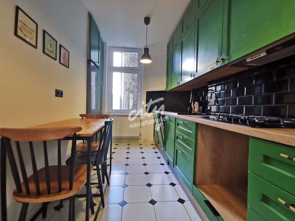 Centrum! 3 pokoje, balkon, osobna kuchnia! (5)