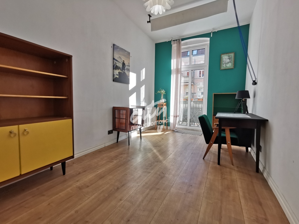Centrum! 3 pokoje, balkon, osobna kuchnia! (8)