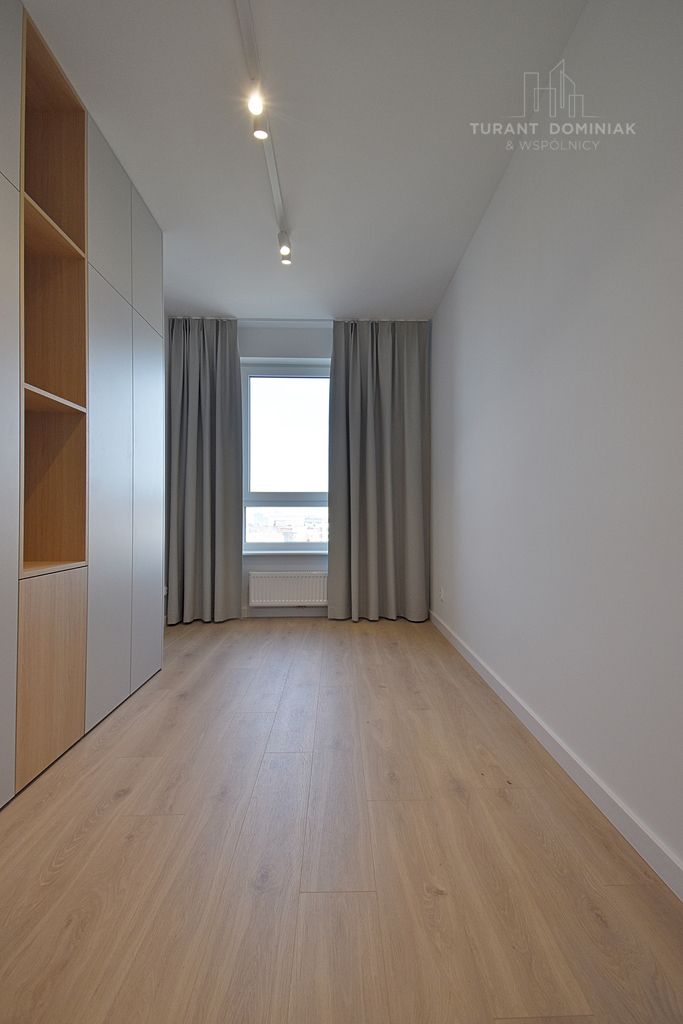 Trzypokojowy apartament z miejscem postojowym (18)