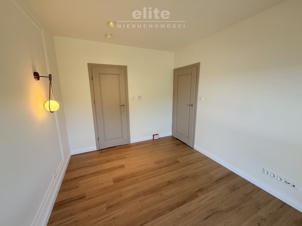 Dołuje piękny nowy wykończony dom 5 pokoi dz 520m2 (28)