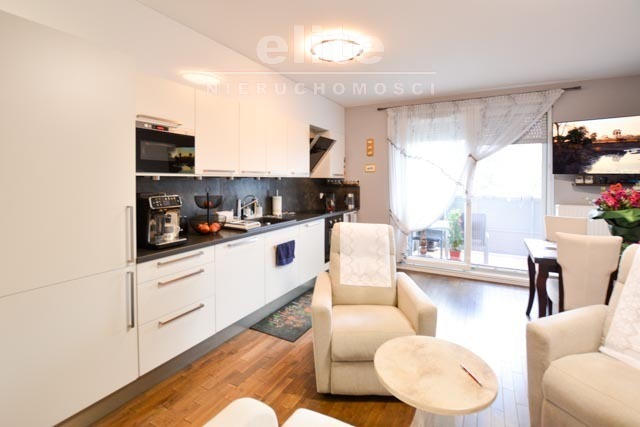 2 dwa pokoje, balkon, garaż (8)