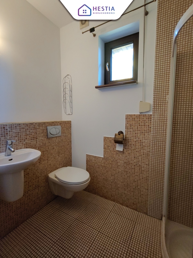 Przestronny dom wolnostojący- idealny dla rodziny! (6)