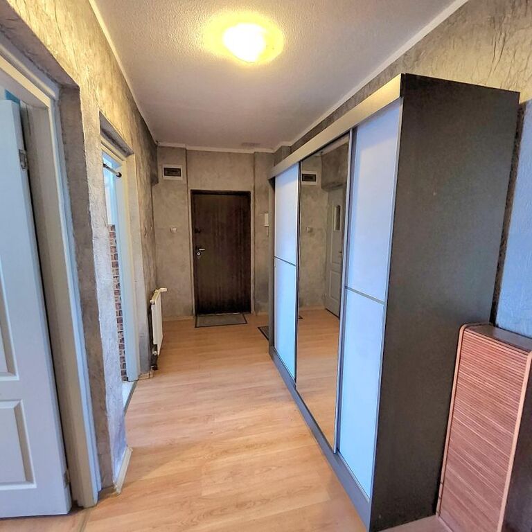 Centrum 2 pokoje 2 piętro w odnowionej kamienicy. (8)
