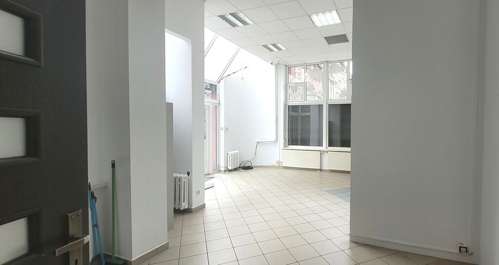 Czytelna lokalizacja!      Lokal- 50m2! (2)