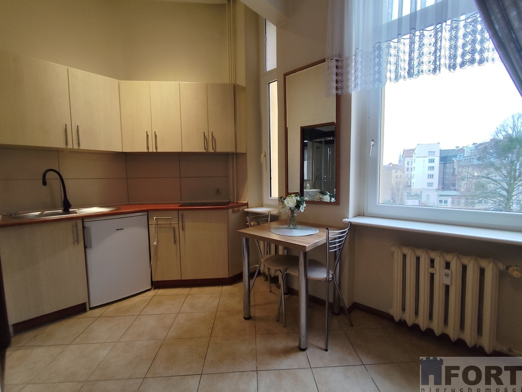 Do wynajmu  kawalerka  przy Zamku Książąt Pom. (6)