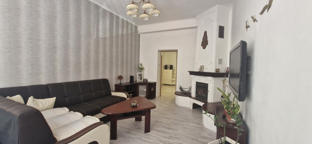 Okolice Teatru Polskiego 78 mkw na parterze. (2)