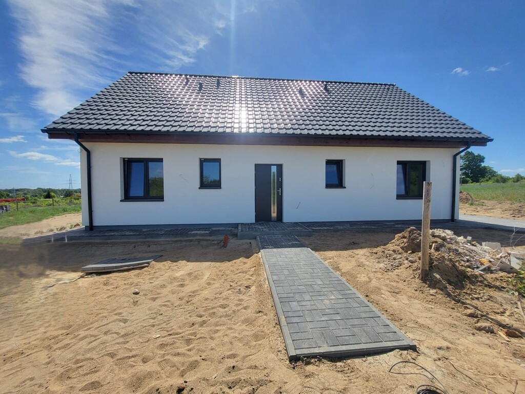 Dom parterowy w Stargardzie - działka 885m2 (1)