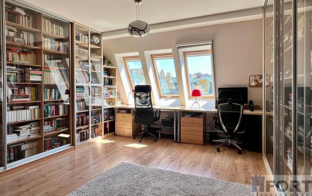 120 m2 własnej przestrzeni w budynku z 2006r (12)