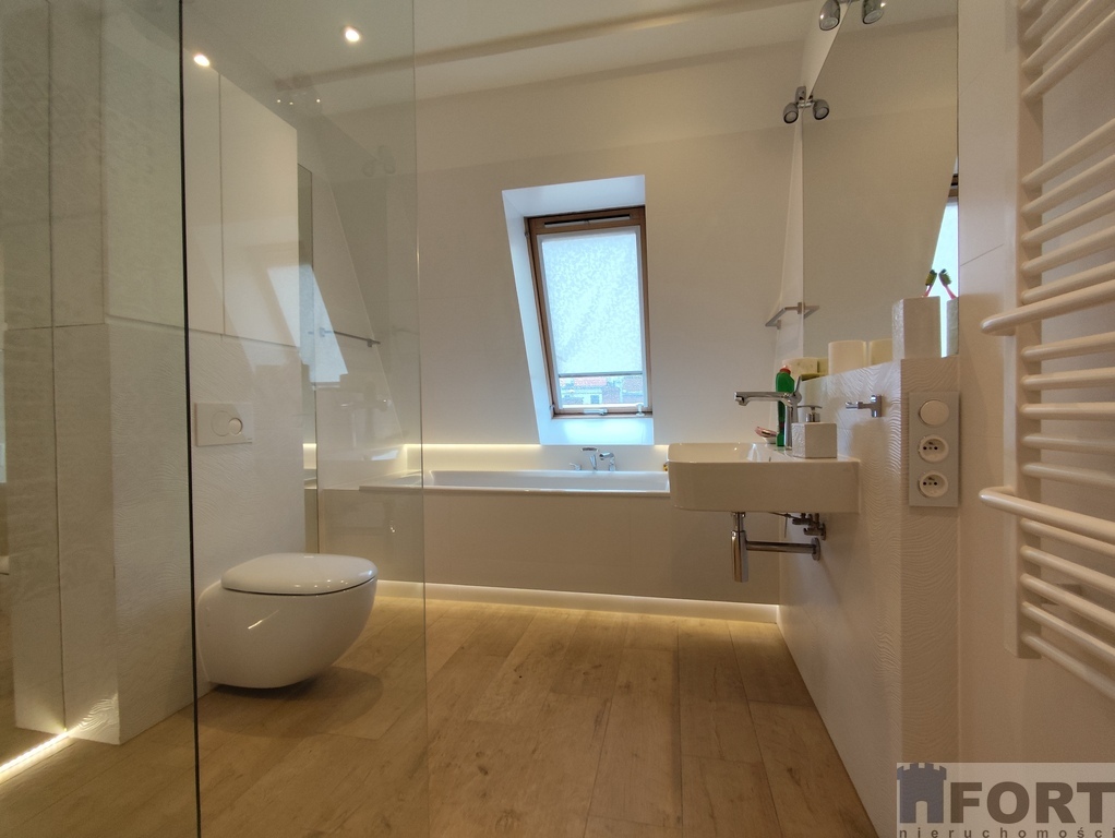 120 m2 własnej przestrzeni w budynku z 2006r (9)