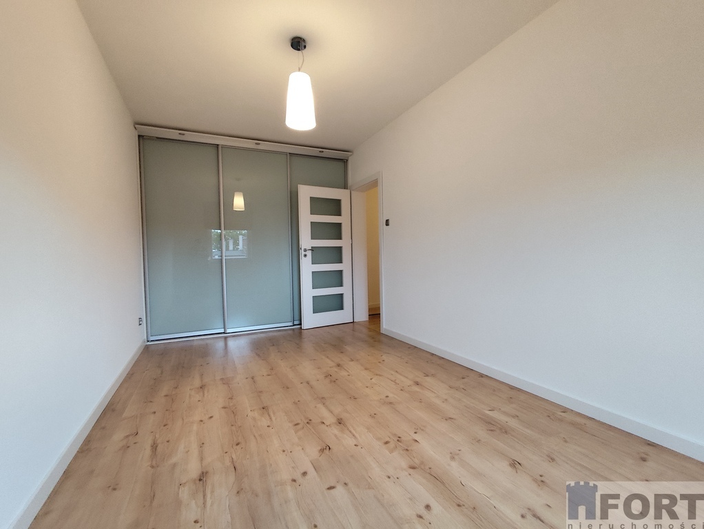 120 m2 własnej przestrzeni w budynku z 2006r (15)